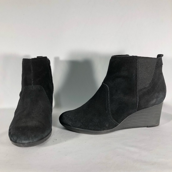 clarks ladies black suede ankle boots